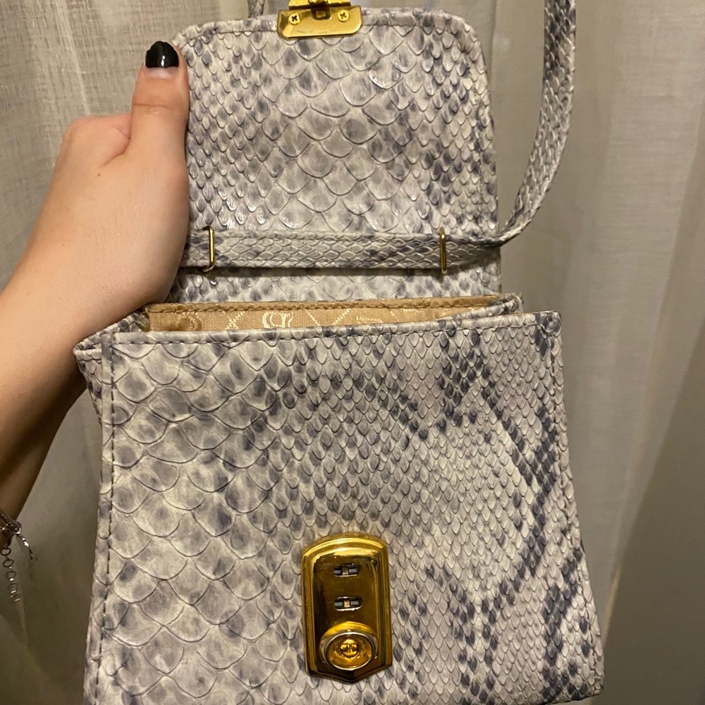 Crossbody - Picture 2 of 4